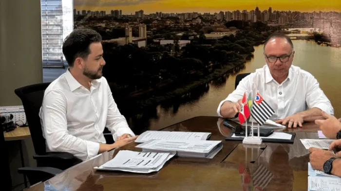 Prefeitura entrega escrituras definitivas de imóveis da Emcop