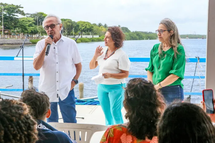 Cícero Lucena destaca avanços da educação e parabeniza alunos do Município premiados em Olimpíadas de História e de Inglês