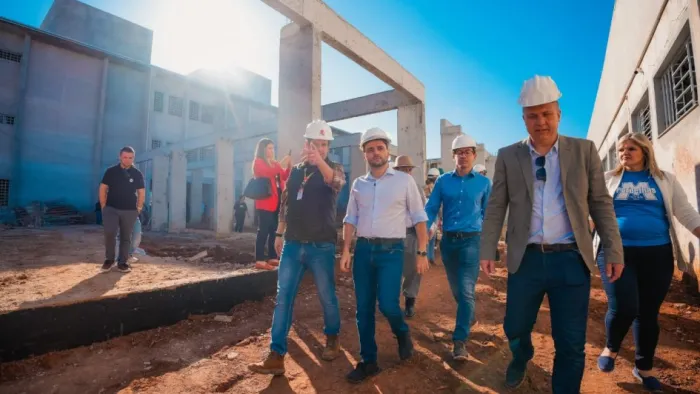 Gabriel Souza vistoria obra da escola Margarida Pardelhas, em Cruz Alta