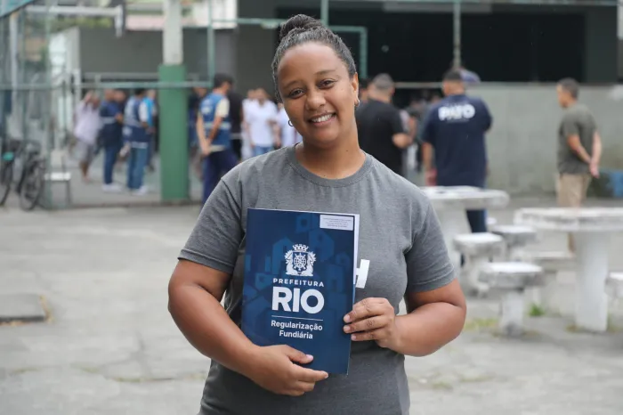 A auxiliar de serviços gerais Nara Marques da Silva foi uma das beneficiadas / Foto: Marcelo Piu