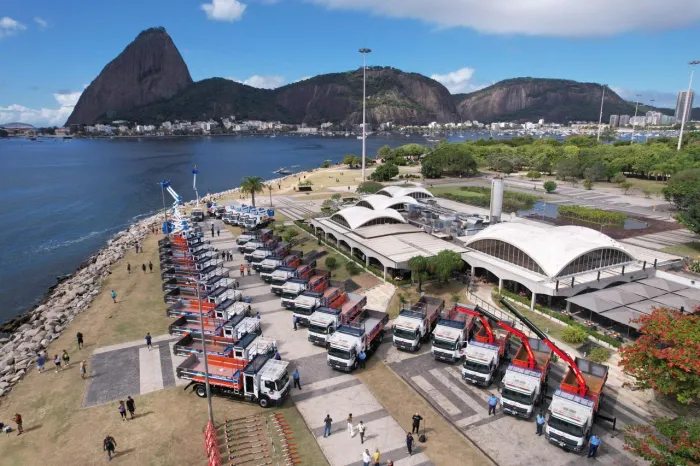 Comlurb apresenta novos caminhões e equipamentos / Foto: Marcelo Piu