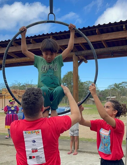 Aldeia indígena de Praia Grande recebe projeto sociocultural de arte circense