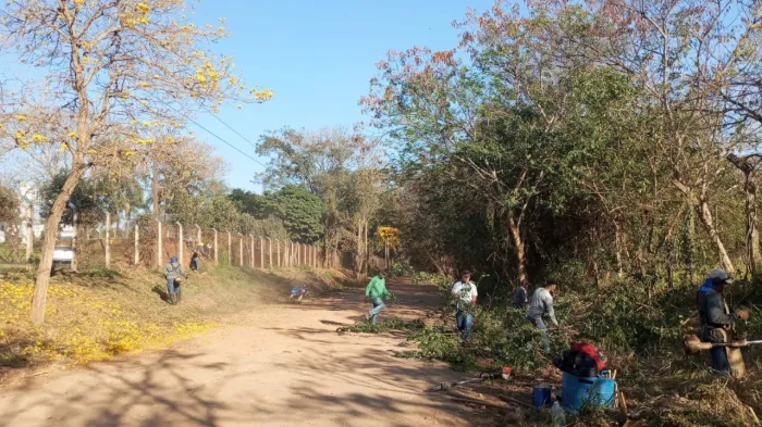 Prefeitura inicia o alargamento de estrada rural
