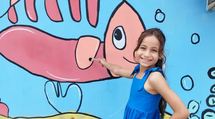 Projeto de arte transforma muro da Escola Estadual Professora Cecinha Melo Costa em painel de grafite