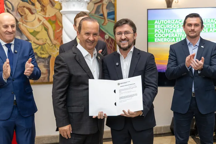 Governador autoriza liberação de recursos para cooperativas de energia elétrica em Santa Catarina