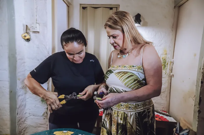 Primeira-dama do Estado inicia série de visitas a mosaicistas, artesãos homenageados no 41° Salão do Artesanato Paraibano