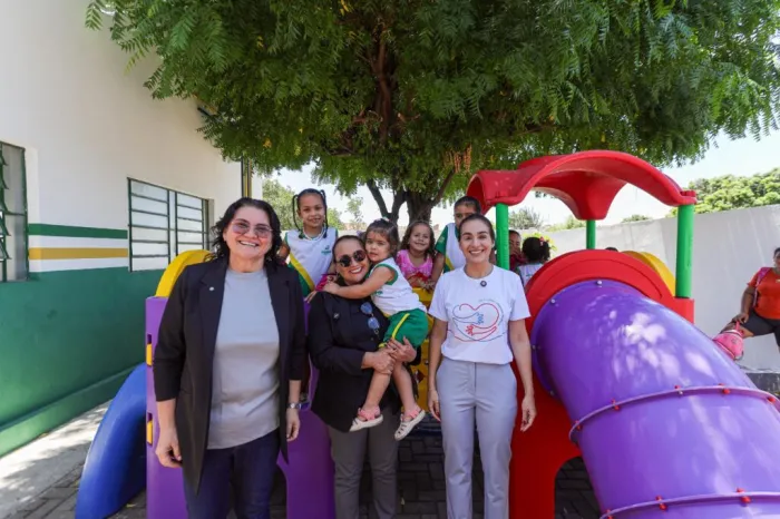 Creche de Piripiri recebe Kit Mobília e alunos ganham óculos em ação do Pacto pelas Crianças do Piauí