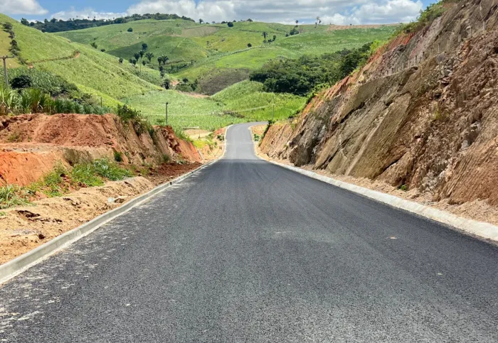 Pavimentação da rodovia Caminho dos Engenhos já em fase de conclusão