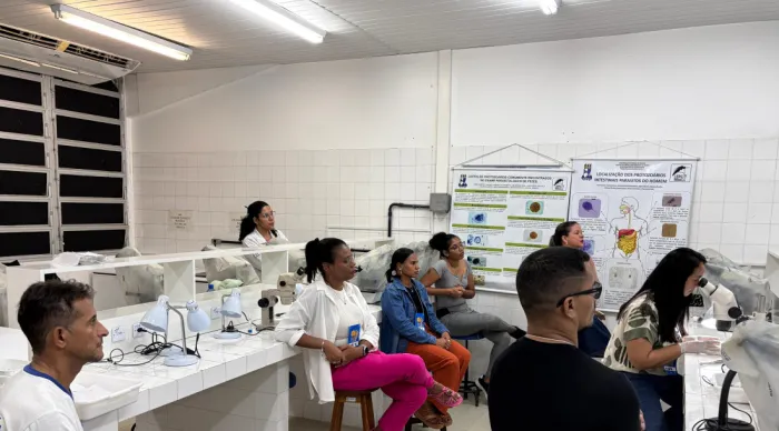 Profissionais de saúde são treinados para identificar caramujo transmissor da esquistossomose e aprimorar ações de controle