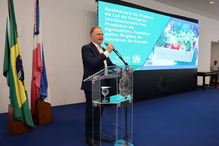 Governador assina Projeto de Lei que prioriza alimentos da agricultura familiar nas compras do Estado