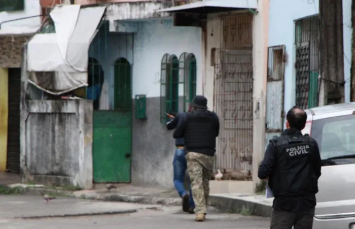 Dois homens são presos por tráfico de drogas em Itambé