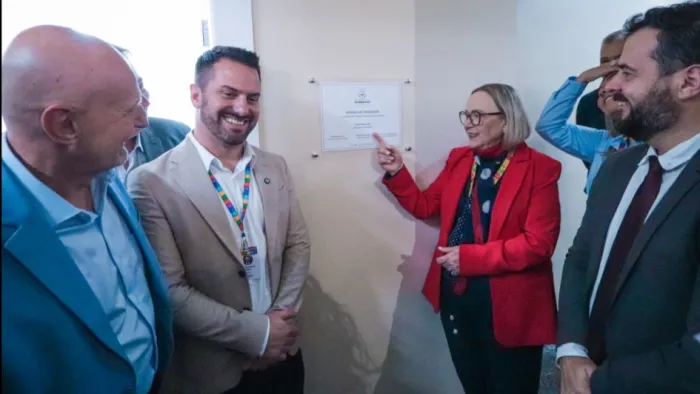 Governo do Estado entrega novo tomógrafo para o Hospital de Viamão