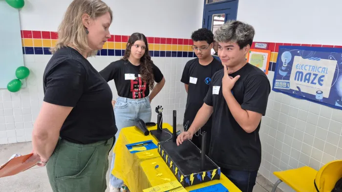 Alunos da rede municipal apresentam trabalhos em Exposição Bilíngue de Ciências e Talentos