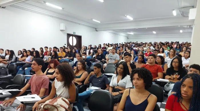 Pré-Uni realiza aulão de Redação e Atualidades para o Enem 2025