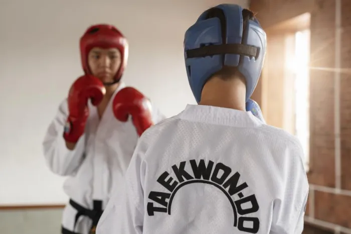 Alunos do projeto de Taekwondo “Cidadão Campeão” recebem uniformes