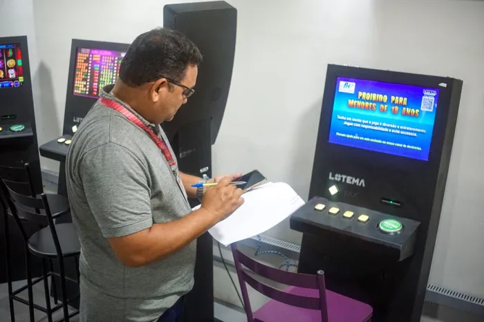 Lotema realiza fiscalização em ponto de vendas de jogos autorizados em São Luís