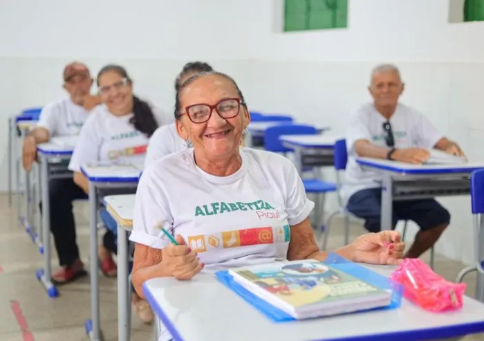 Bolsa Alfabetiza transforma vidas de jovens e adultos no Piauí