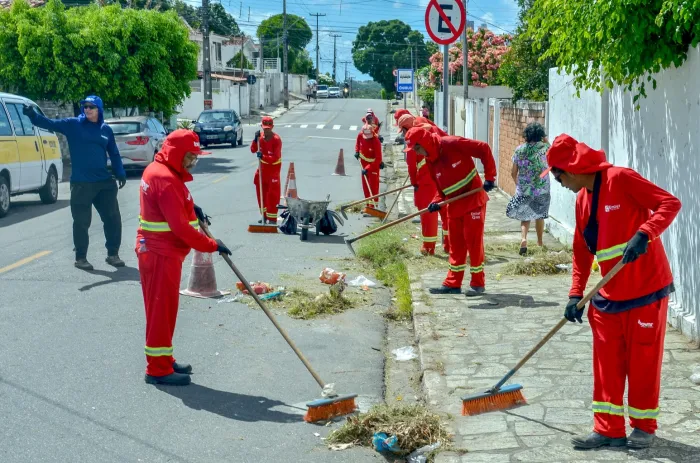 Emlur atende 15 bairros nesta semana com serviços de conservação