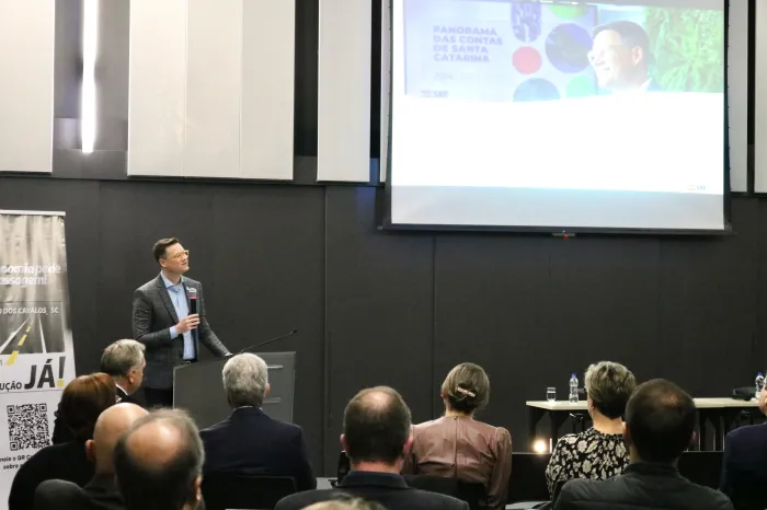 Governo de SC projeta novas matrizes econômicas em encontro com empresários do Sul