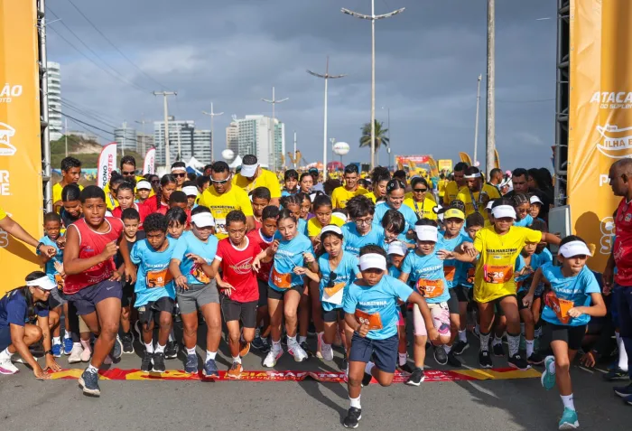 - Criançada entusiasmada marcou presença na Meia Maratona Internacional de São Luís (Foto: Gilson Teixeira)