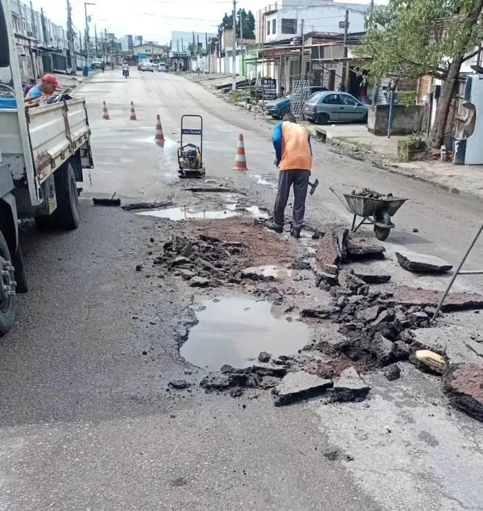 Prefeitura inicia semana com serviços da Operação Tapa-Buraco em 35 bairros da Capital