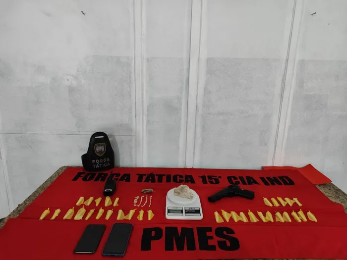 PM apreende drogas e simulacro de pistola em Mimoso do Sul