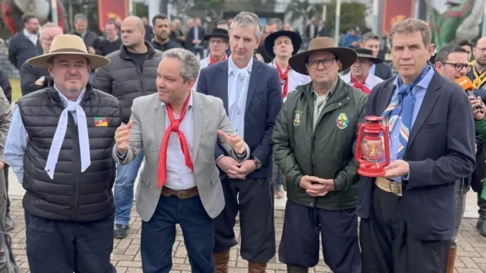 Chama foi conduzida até um dos shoppings centers da cidade, uma ação que representa a união entre a cultura e a economia -Foto: Ascom Setur