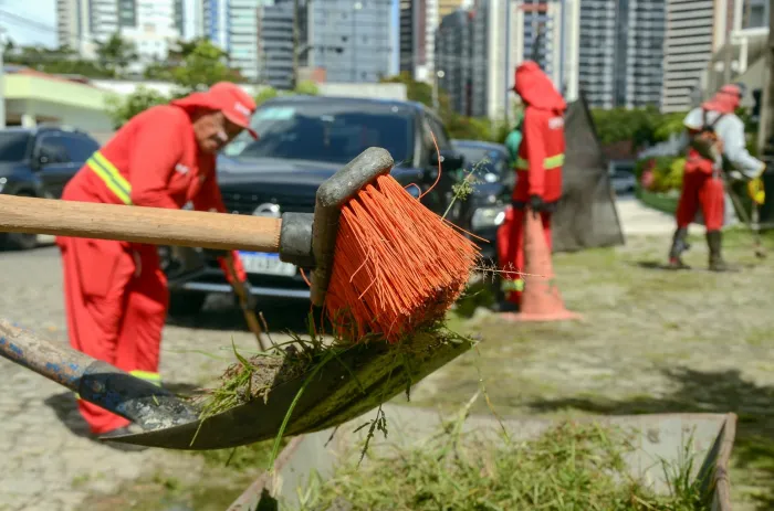 Emlur executa ações de conservação em ruas e avenidas de nove bairros