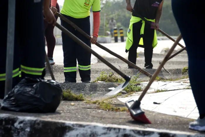Mutirões de limpeza nos bairros Melvi, Imperador e Princesa recolhem mais de 360 toneladas de entulho
