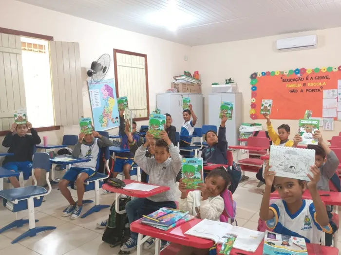 Parque Estadual Paulo César Vinha leva Biblioteca Itinerante a Escola Municipal Antônio Pedro da Vitória