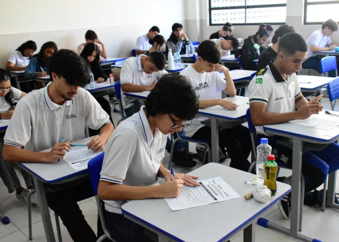 Conexão Mundo: provas de inglês e espanhol são aplicadas para estudantes que concorrem a 400 vagas de intercâmbio