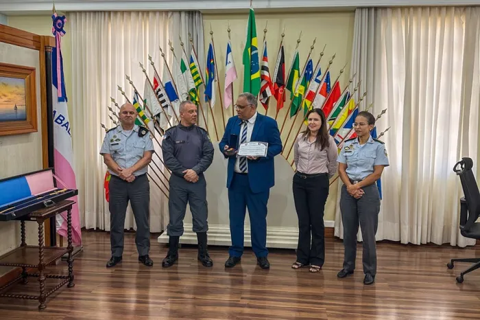 Comando da PMES entrega Medalha Mérito da Inteligência ao Secretário de Segurança