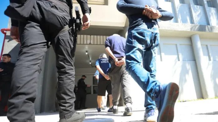 Nova Cadeia Pública de Porto Alegre recebe primeiros presos um dia após a inauguração