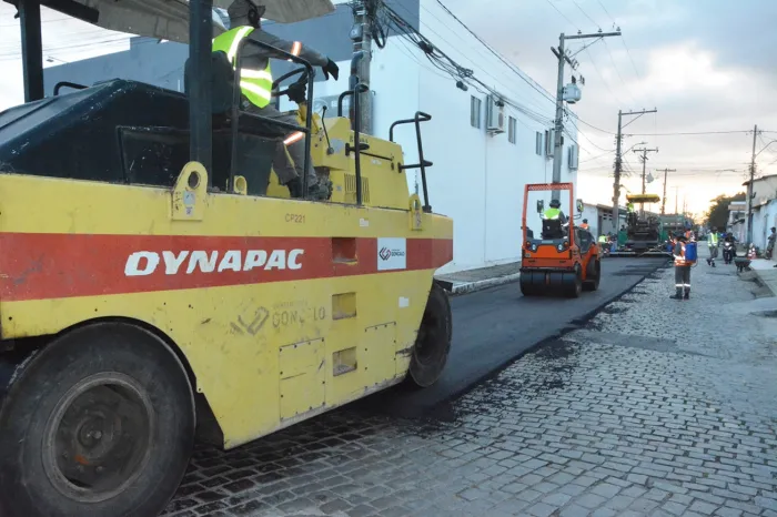 Começa pavimentação de quatro ruas na Cidade Nova e mais uma no Parque Ipê