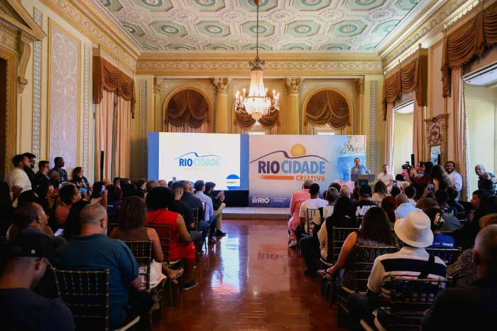 A iniciativa tem por objetivo capacitar moradores de comunidades em situação de vulnerabilidade - Rafael Catarcione/Prefeitura do Rio