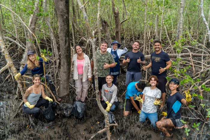 Bertioga promove Dia de Limpeza do Manguezal com o Barco Escola Arca do Saber