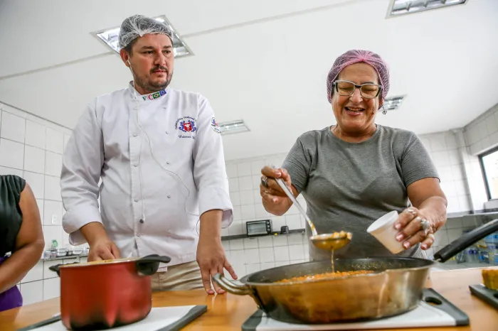 Prefeitura de João Pessoa promove curso de gastronomia para pessoas em vulnerabilidade social