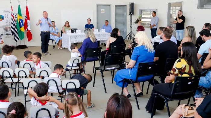 Prefeito entrega escola Dr. José Renato Pereira Brito, com 225 vagas