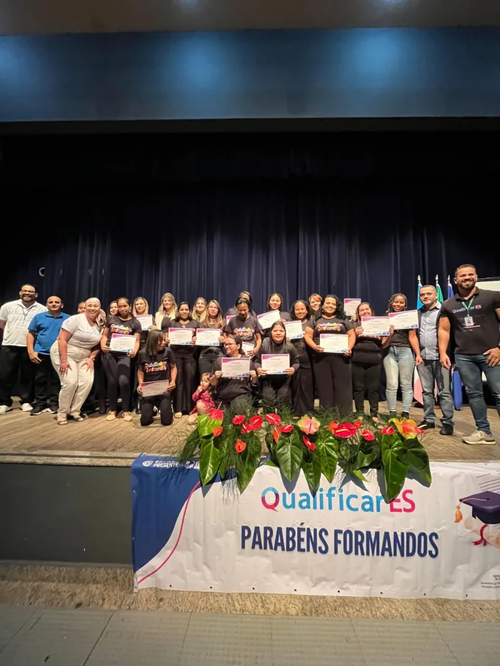 FORMATURA DO QUALIFICAR ES EM GUAÇUÍ CAPACITA MAIS DE 50 ALUNOS