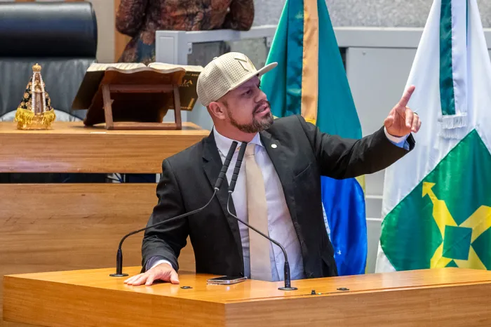 Deputados reclamam de falta de ônibus no Itapoã Parque e recuo perigoso em Samambaia