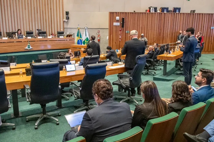 CLDF aprova atualização de regras para vistoria de táxis no Distrito Federal