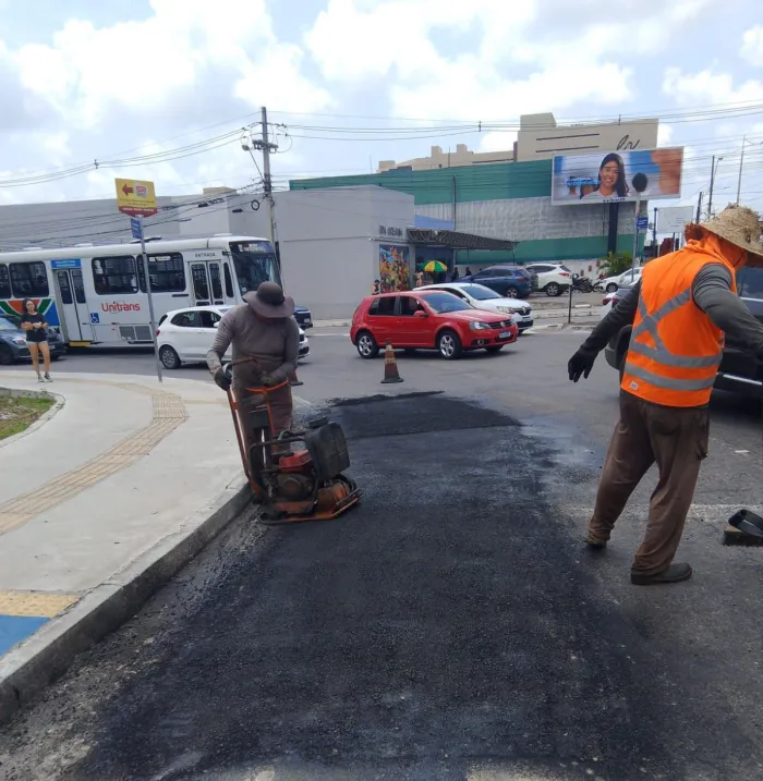 Equipes da Seinfra levam serviços de manutenção a 40 bairros nesta terça-feira
