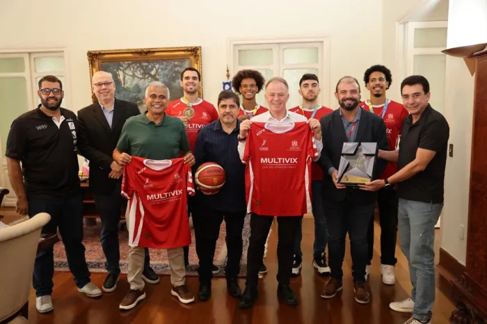 Governador recebe presidente da Confederação de Basquete e taça da Copa América