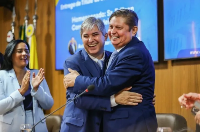 Edilson Medeiros Júnior recebe Título de Cidadão Ludovicense por relevantes serviços à capital