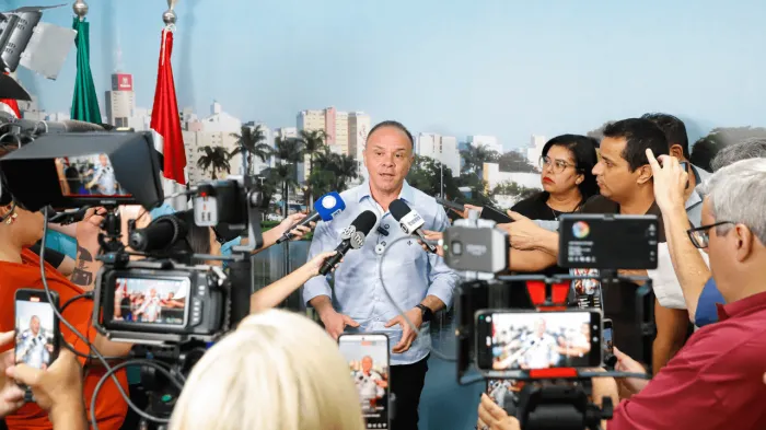 Prefeito retira projeto do IPTU após ouvir vereadores da base