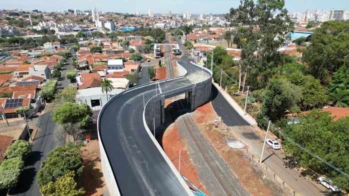 Prefeitura e Rumo entregam obras que melhoram segurança e mobilidade