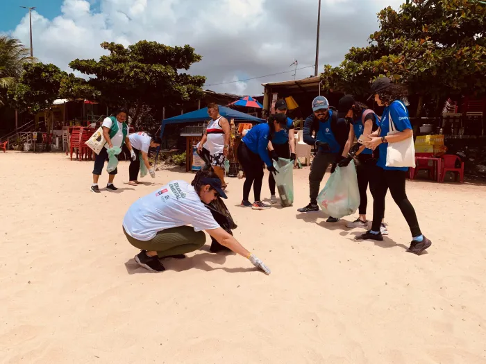 Emlur realiza ações de educação ambiental no Dia Mundial de Limpeza das Praias