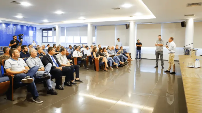 Prefeito se reúne com moradores de condomínios para diálogo