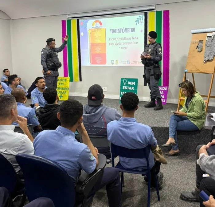 Equipe da Patrulha Maria da Penha do 6º BPM realiza palestra em empresa na Serra