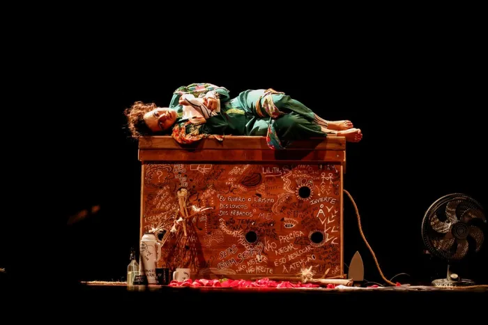 Espetáculo ARVORÉ chega à orla de Camaçari com apresentações gratuitas